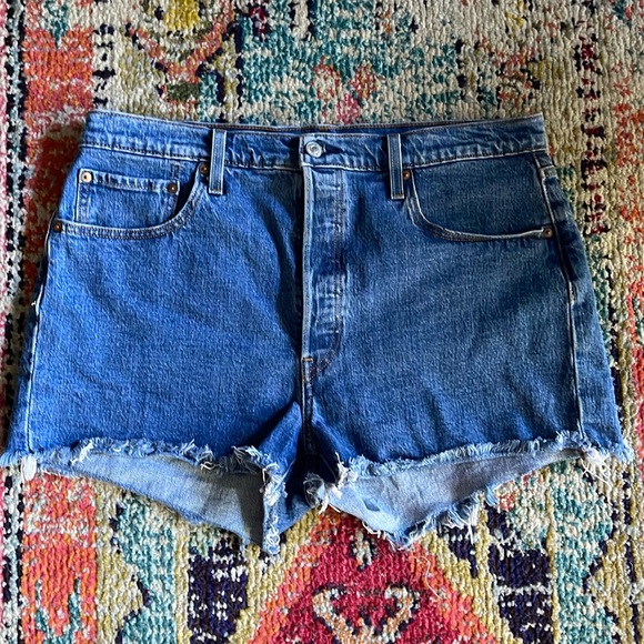 Levi’s high waisted button fly shorts size 34💙🦋💙 - Picture 1 of 5